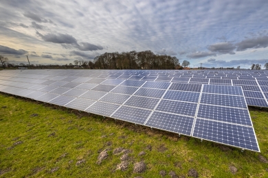 Energia de usinas solares supera termelétricas à carvão no Brasil