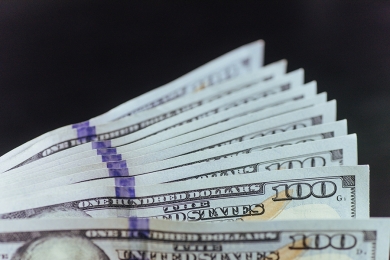 Dólar opera em queda, a R$ 5,58, e Bolsa cai antes de BC decidir juros