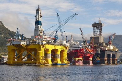 Brent sobe 5% após tocar máxima desde 2014